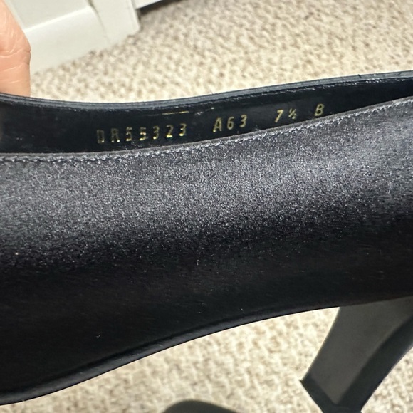 Salvatore Ferragamo Satin Bow Heels size 7.5 - Picture 8 of 9